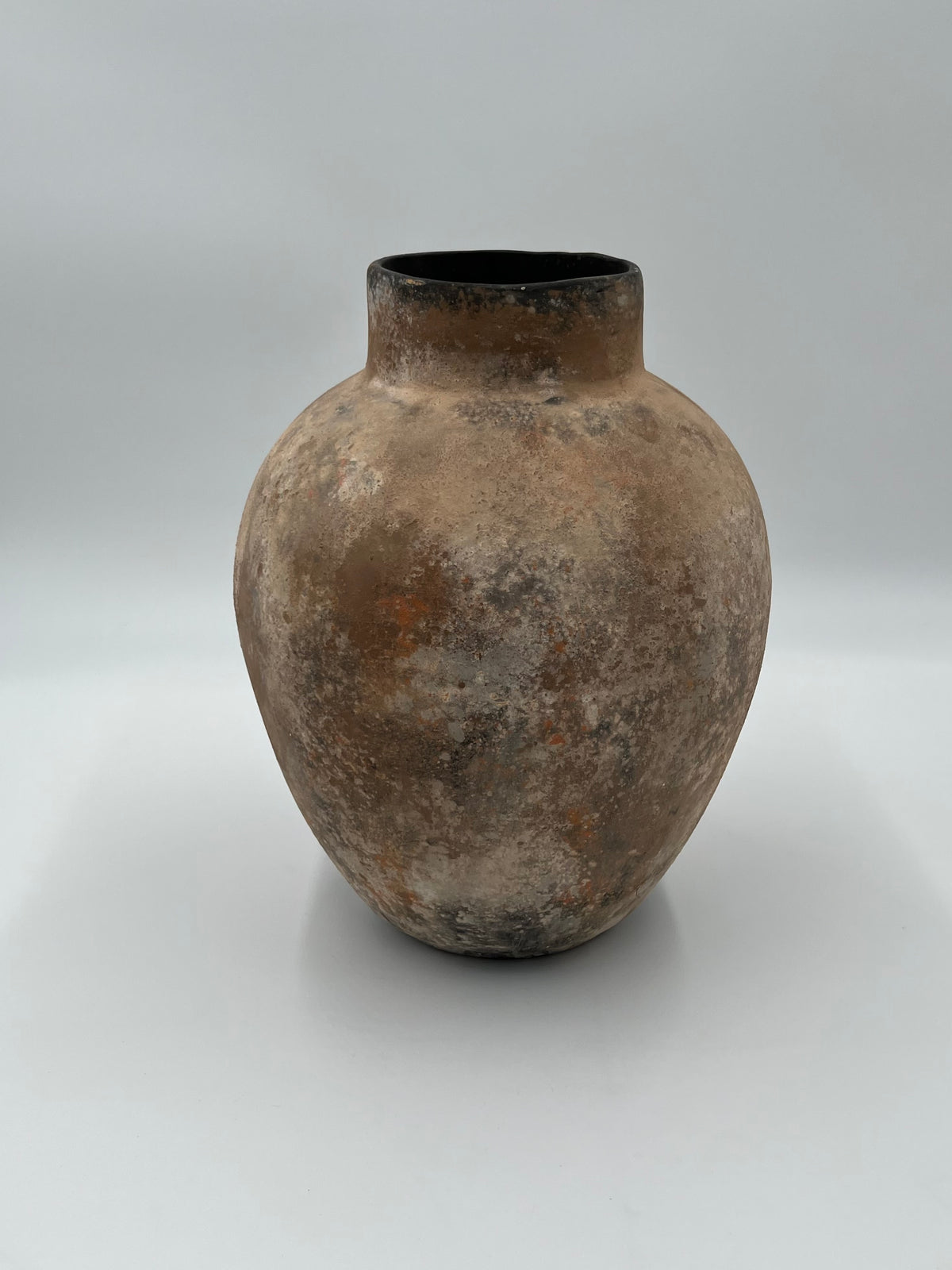 Clay Tibor Vase (Black)